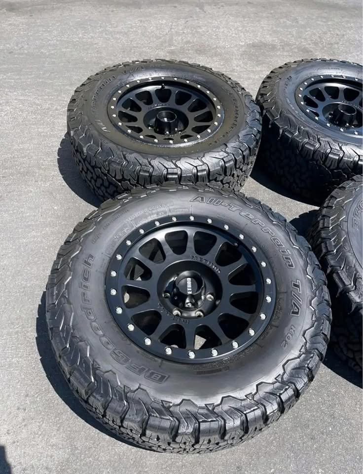 18” Method Race Wheels MR 305 on 34” All-Terrains. - Image 3