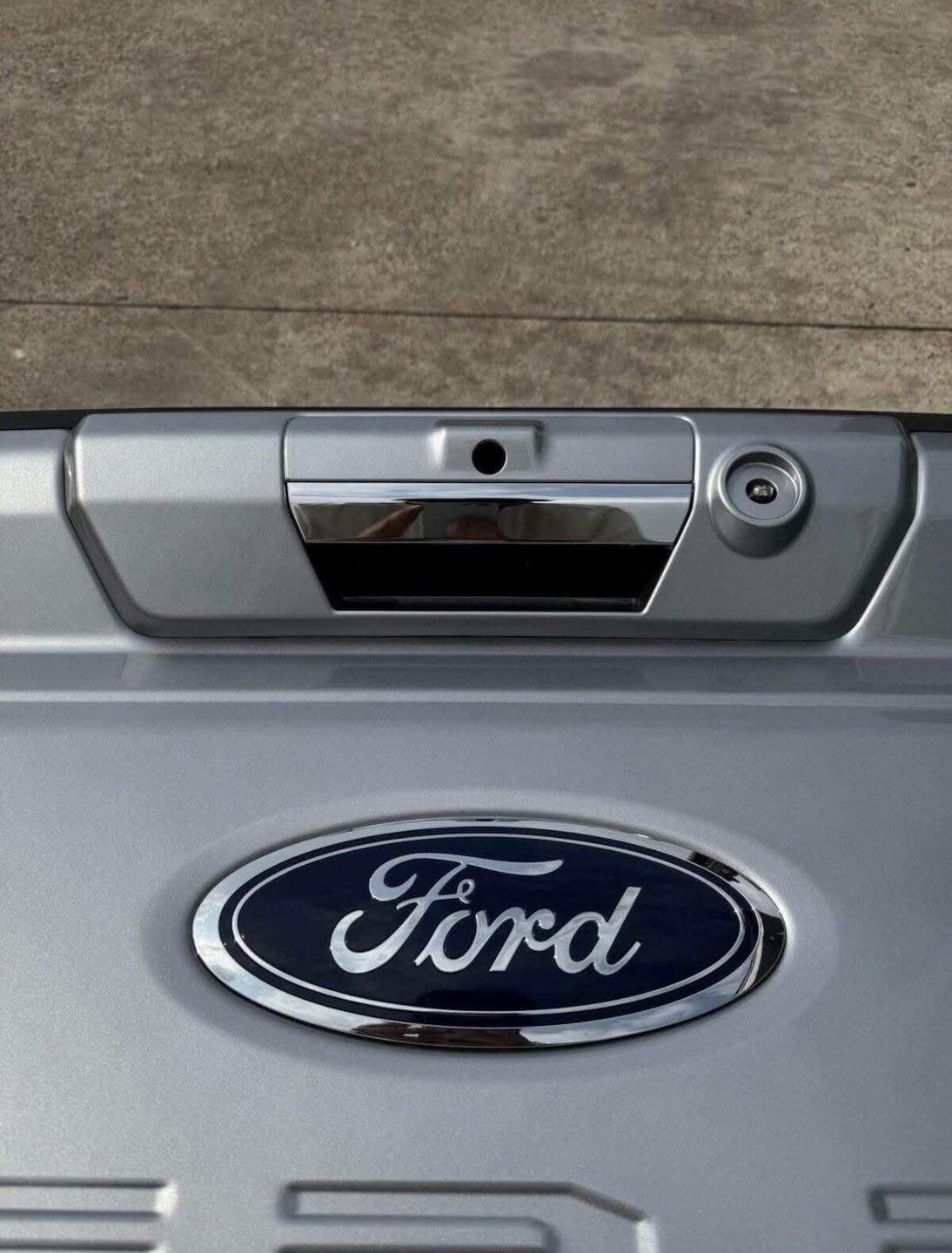 2017-2023 Ford F250 F350 F450 Take off tailgate, with camera hole, automatic push button release & STEP OEM Iconic Silver - Image 6