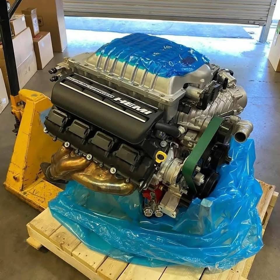 Hellcat Redeye crate engine direct from dodge. Makes 807 hp - Image 4
